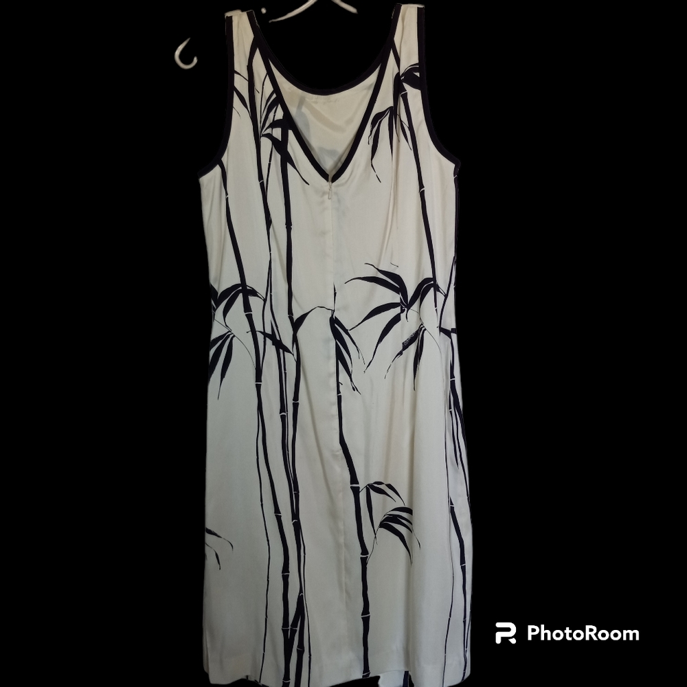 Maggie London 100% silk dress size 12 fully lined.